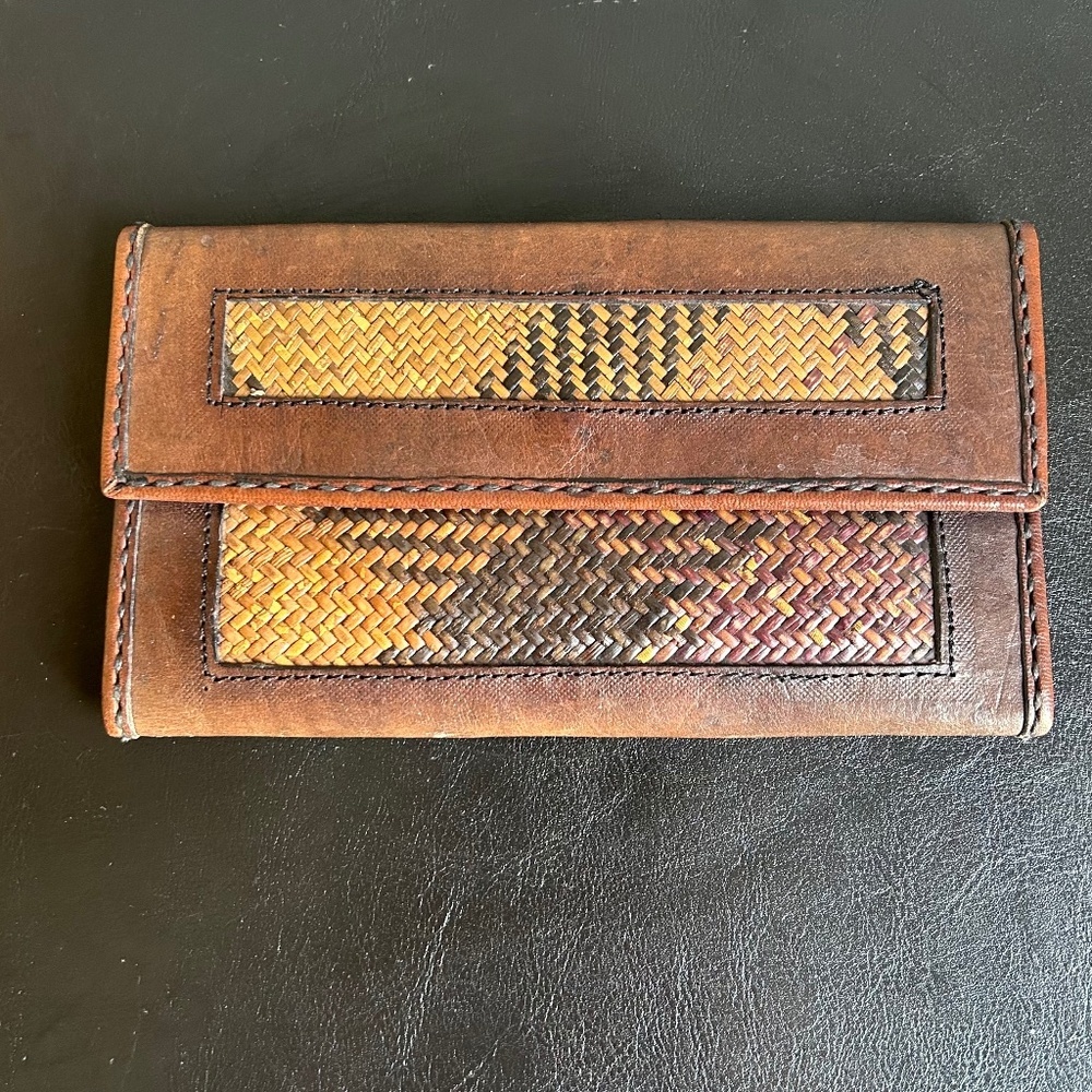 Vintage Brown Leather Tri-Fold Clasp Closure Wallet with Woven Details
